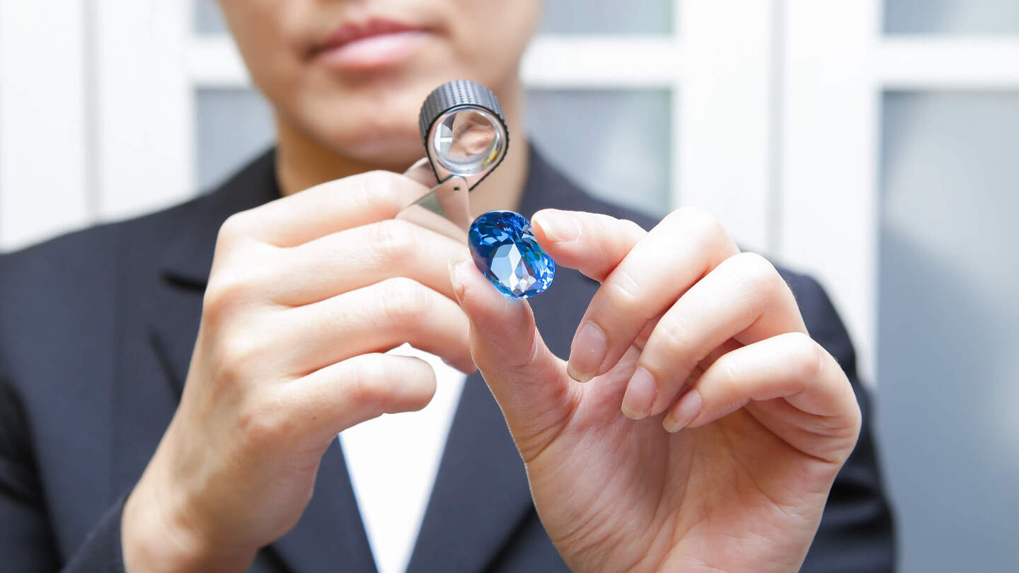 Рубины, изумруды