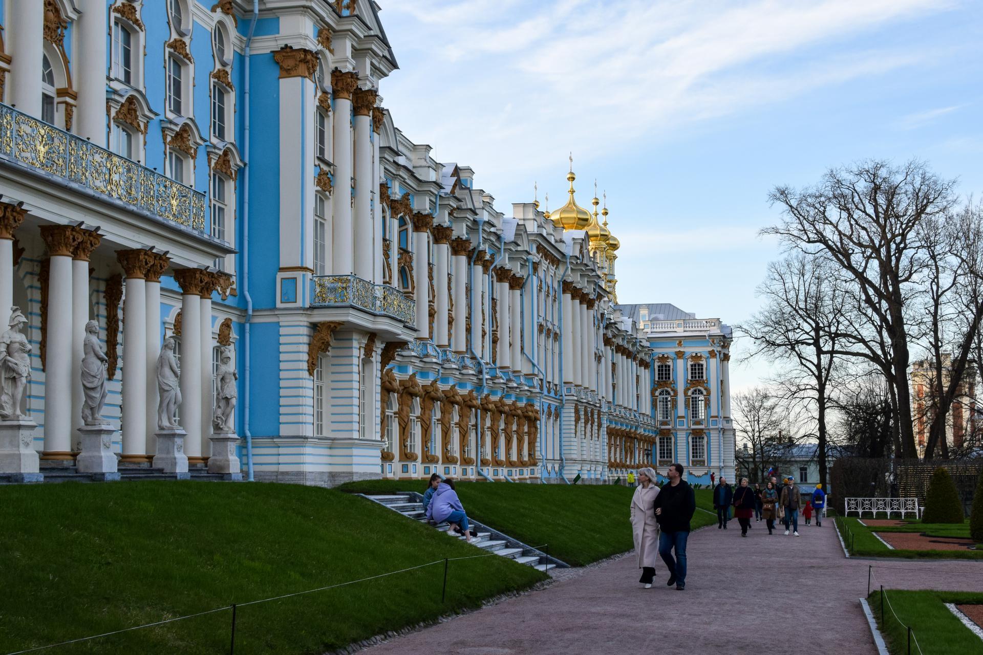 Адрес дворца. Дворец Екатерины 2 в Санкт-Петербурге. Пушкин дворец Екатерины. Ограда Екатерининского дворца. Пушкин город.