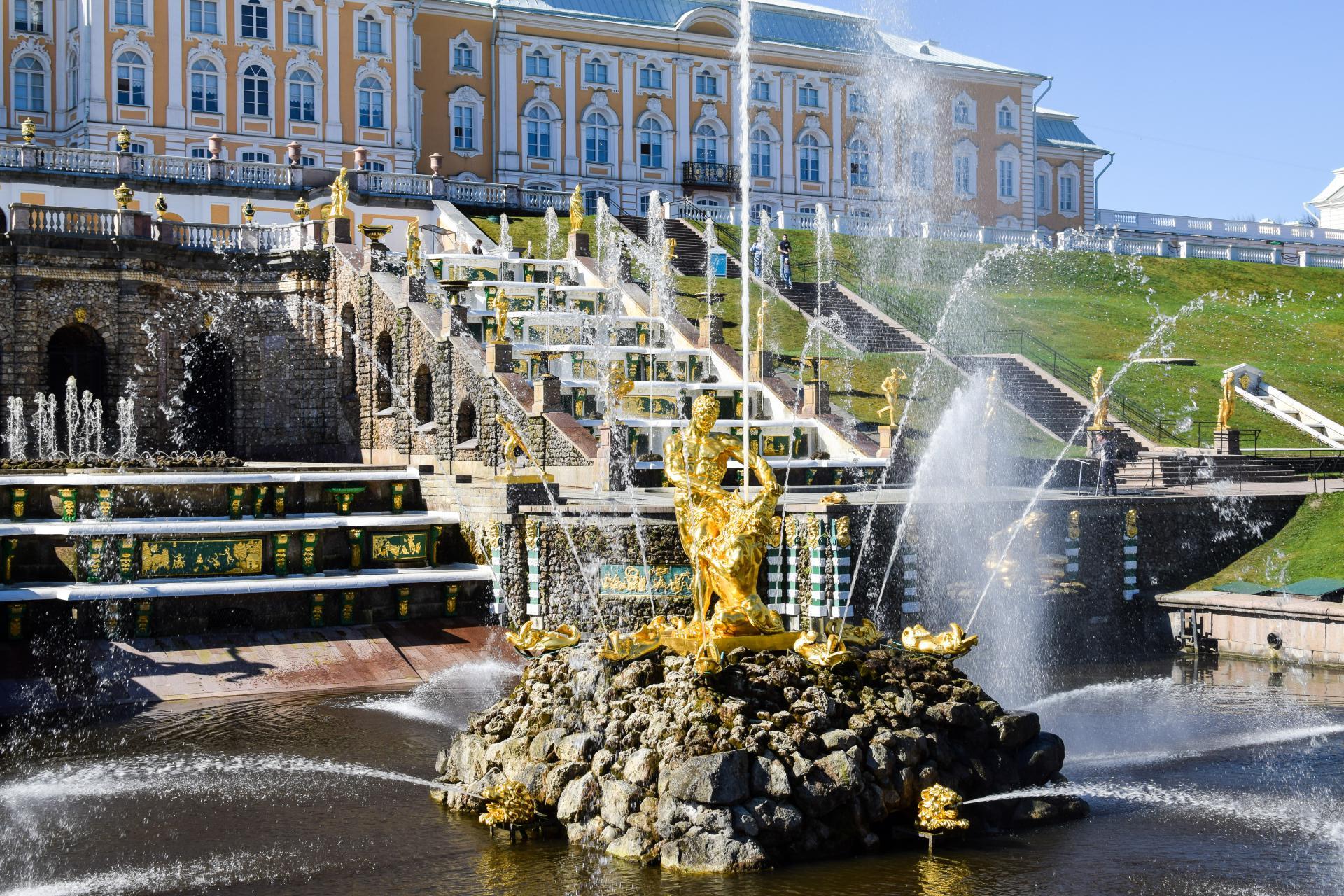 Около петербурга. Петродворец вчера. Фото Петергофа Санкт-Петербург летом. Иконки Петергоф фонтаны. Самая высокая часть Петербурга.