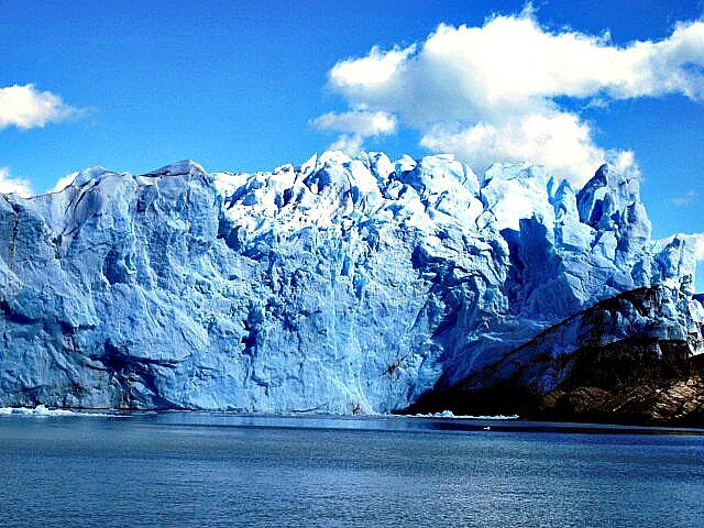 Glacier sky. Аргентина океан. Лос Гласьярес животные.