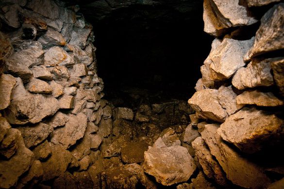 Гурьевские каменоломни тульская область на карте. Веневские бяки пещеры. Пещеры бяки. Веневские бяки пещеры. Гурьевские каменоломни тульская.