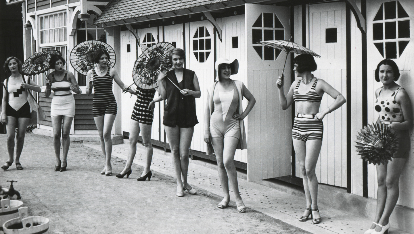 Купальщицы на пляже, 1925 год