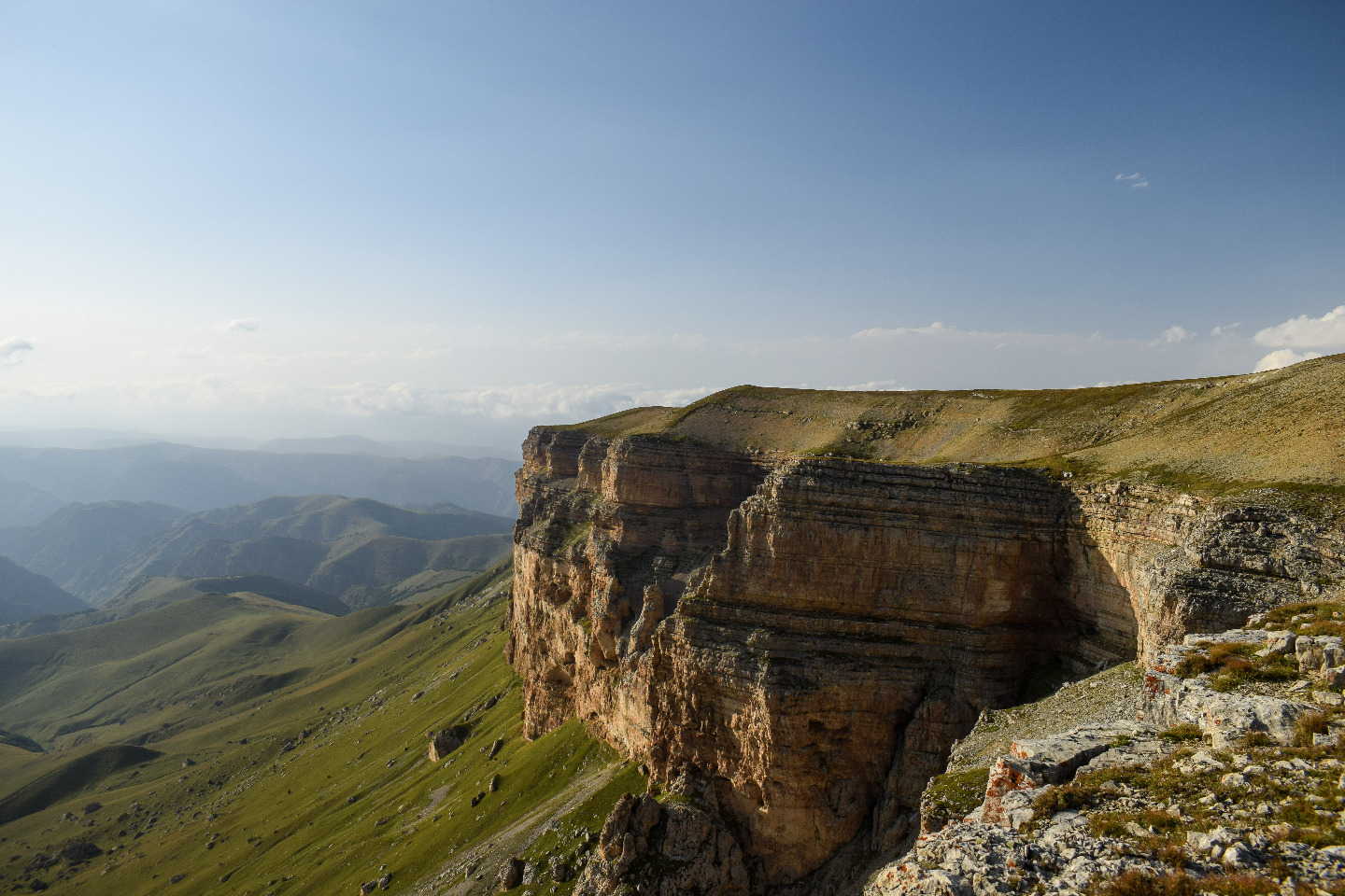 Плато канжол как добраться. Плато Канжол Кабардино-Балкария. Плато кинжал Кабардино-Балкария. Плато Канжол фото. Северный Канжол гора.