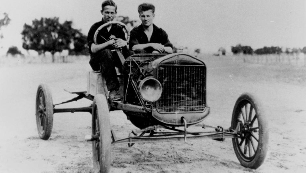 первая праворульная машина