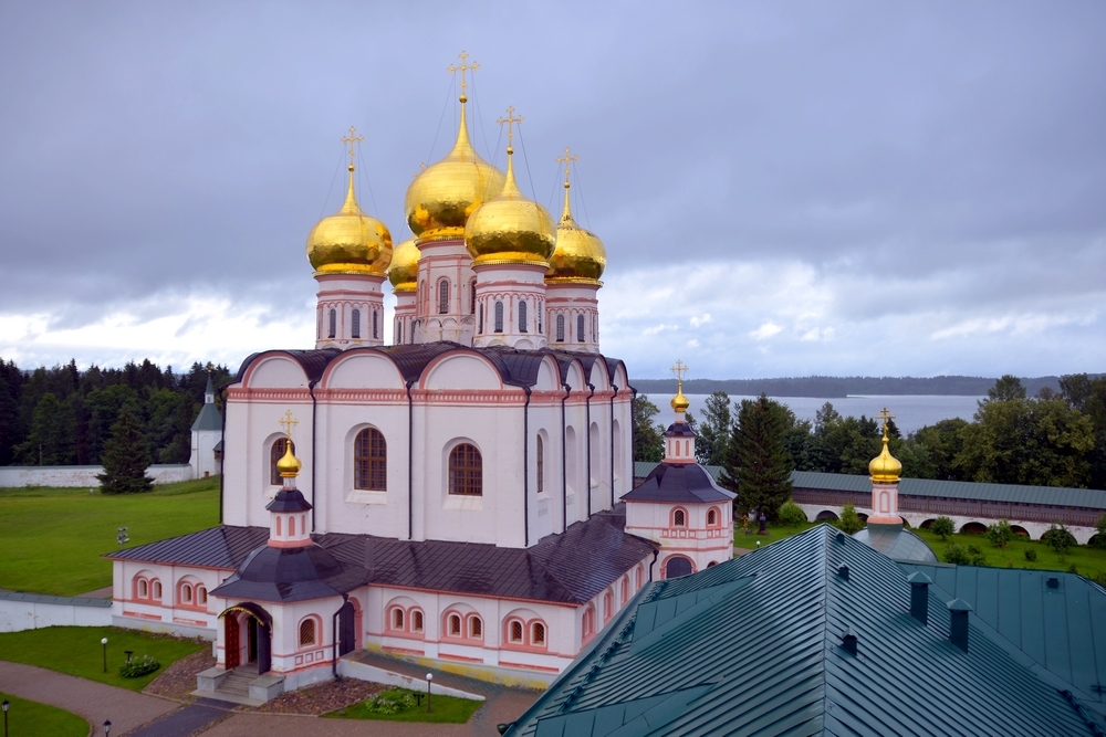 Валдайский Иверский монастырь надвратная Церковь