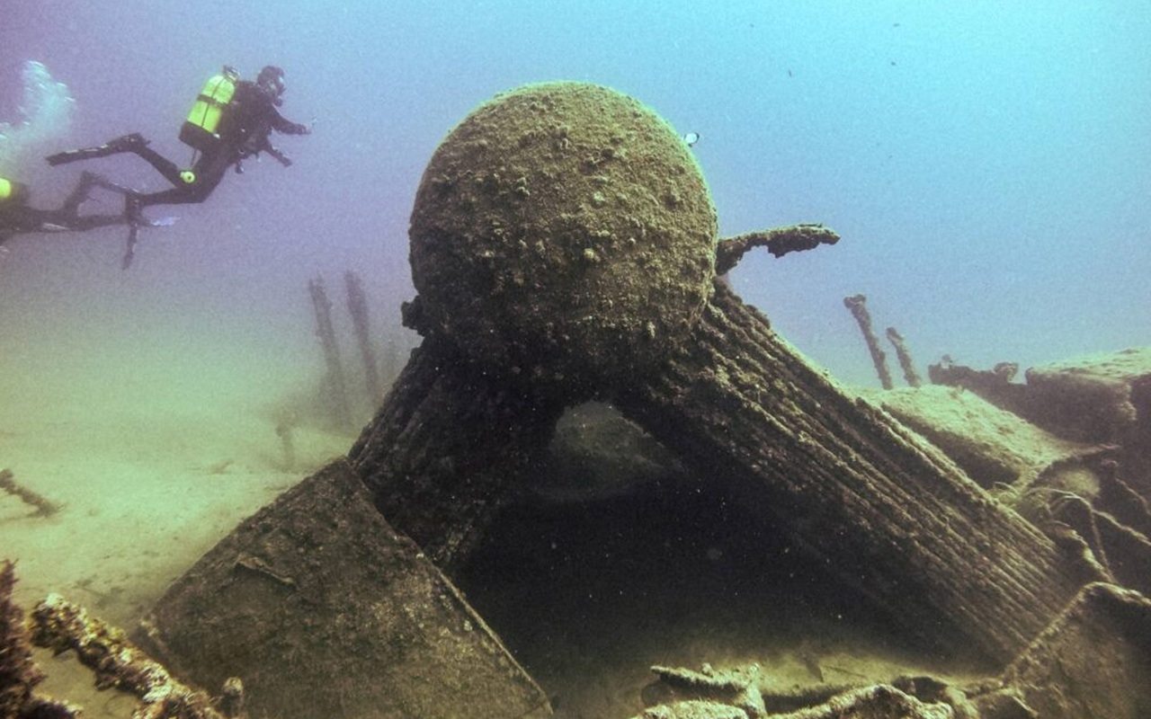 HMS Louis