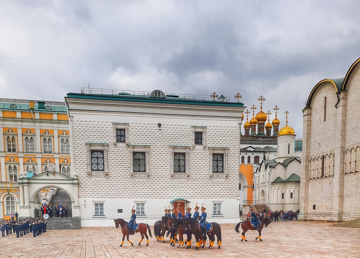 Три часа в москве