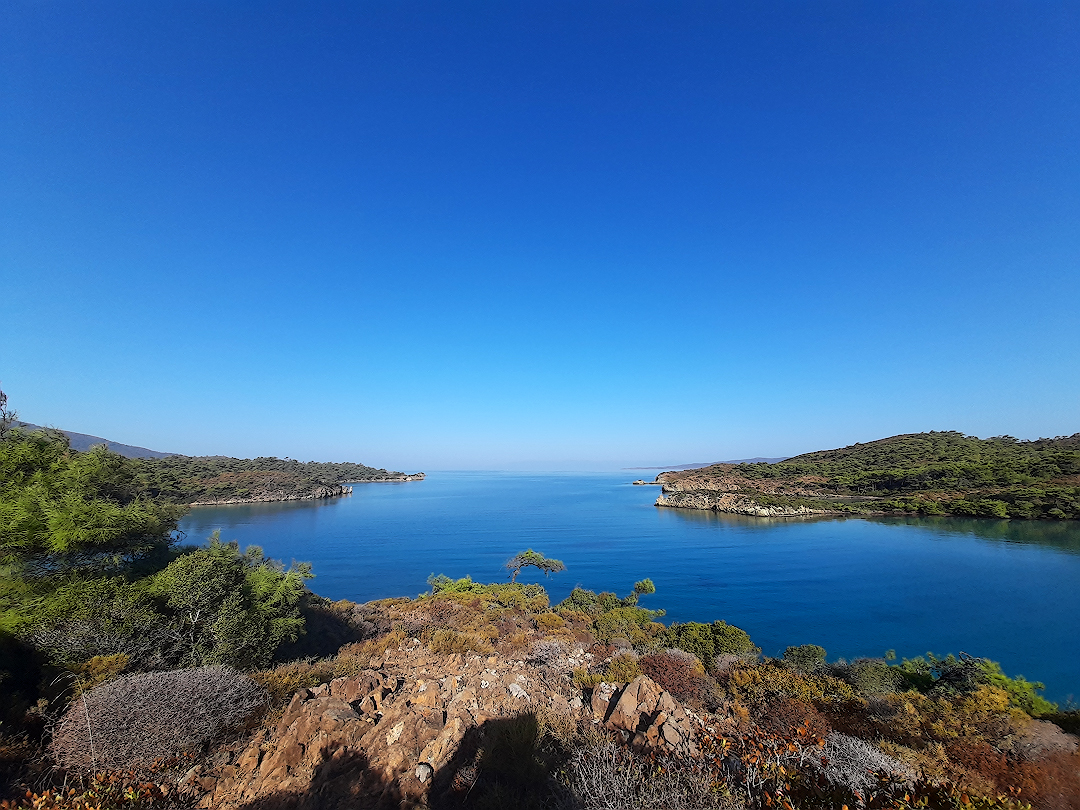 Эгейское море легенда. Бухты Эгейского моря. Залив в Эгейском море. Эгейское море в сентябре. Греция Эгейское море бухта.