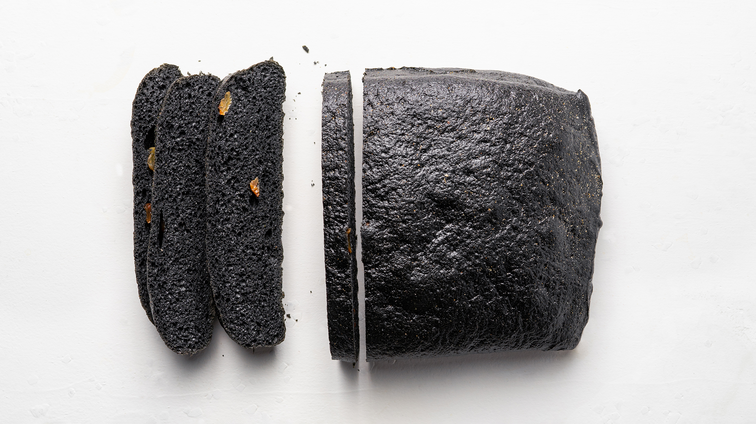 Активированный уголь в еде и напитках