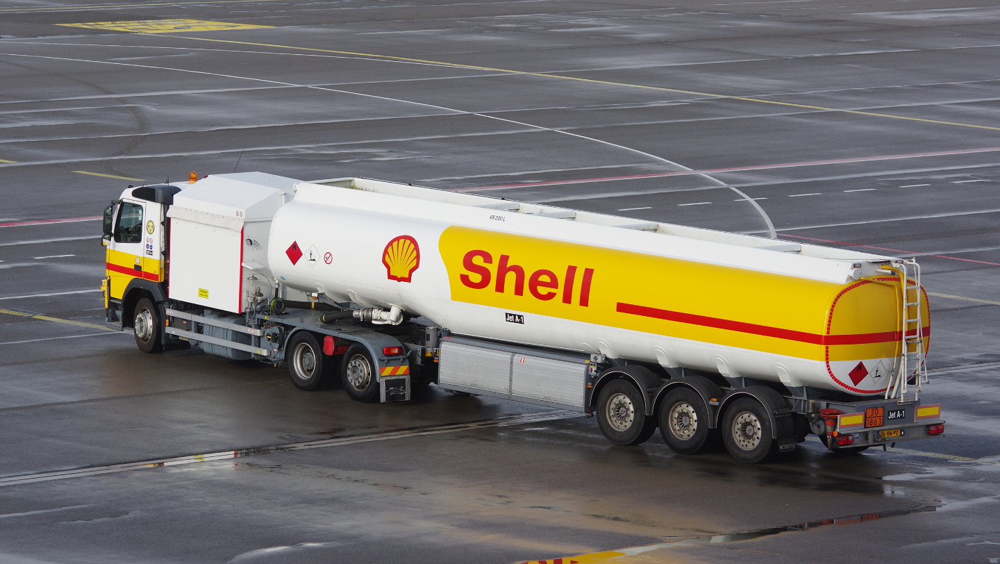 заправка самолета