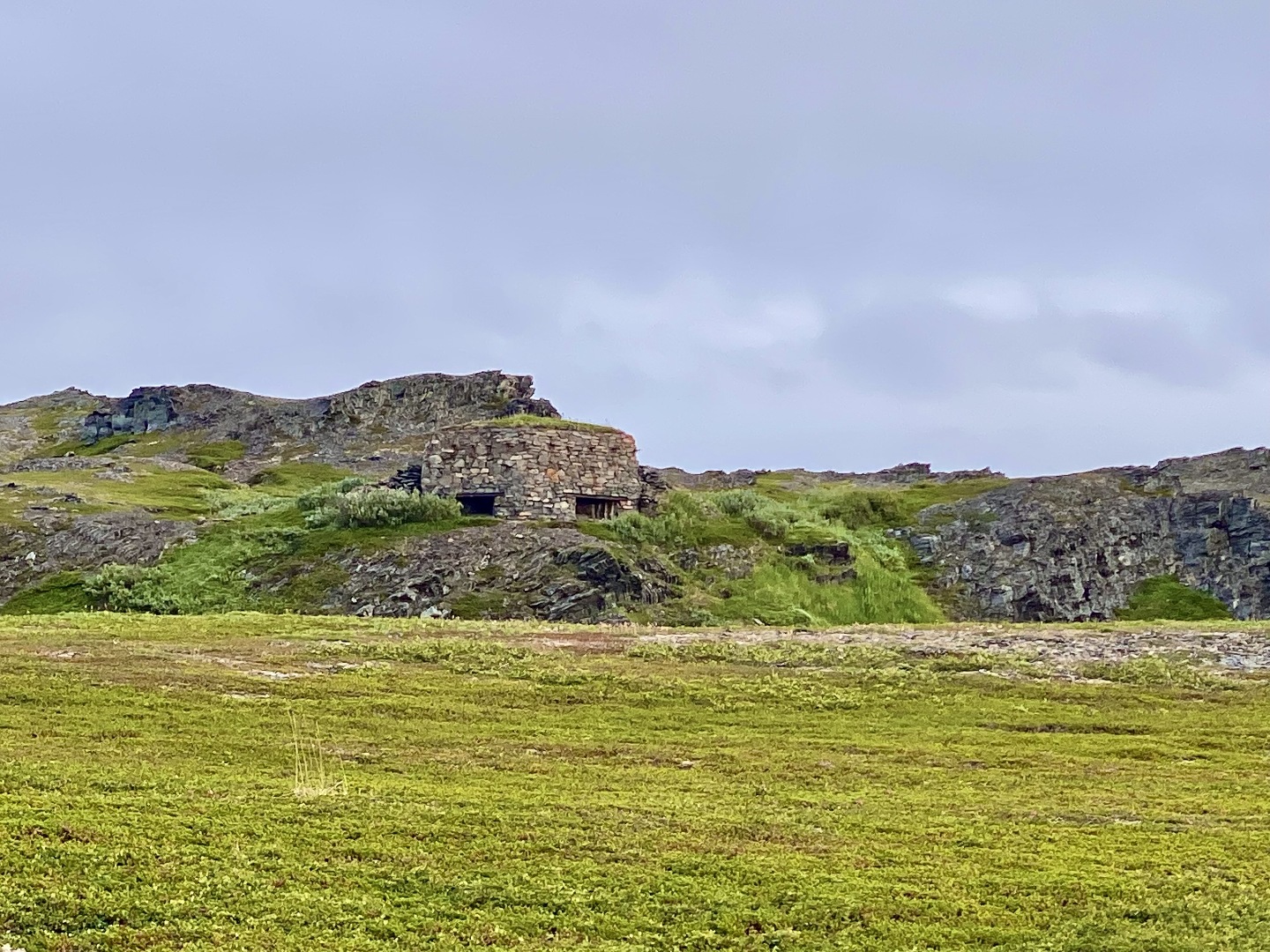 Кольский полуостров, остатки военных оборонительных сооружений на ...
