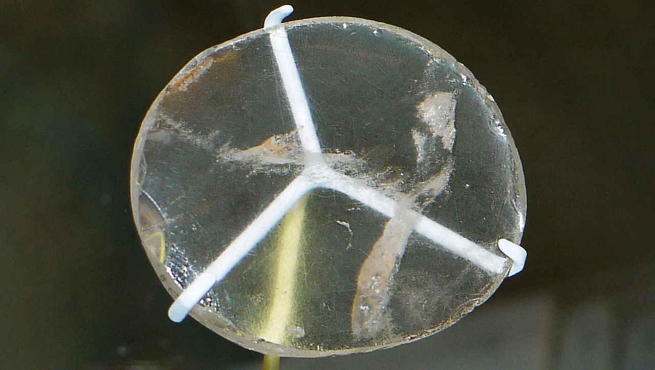 линзы из горного хрусталя