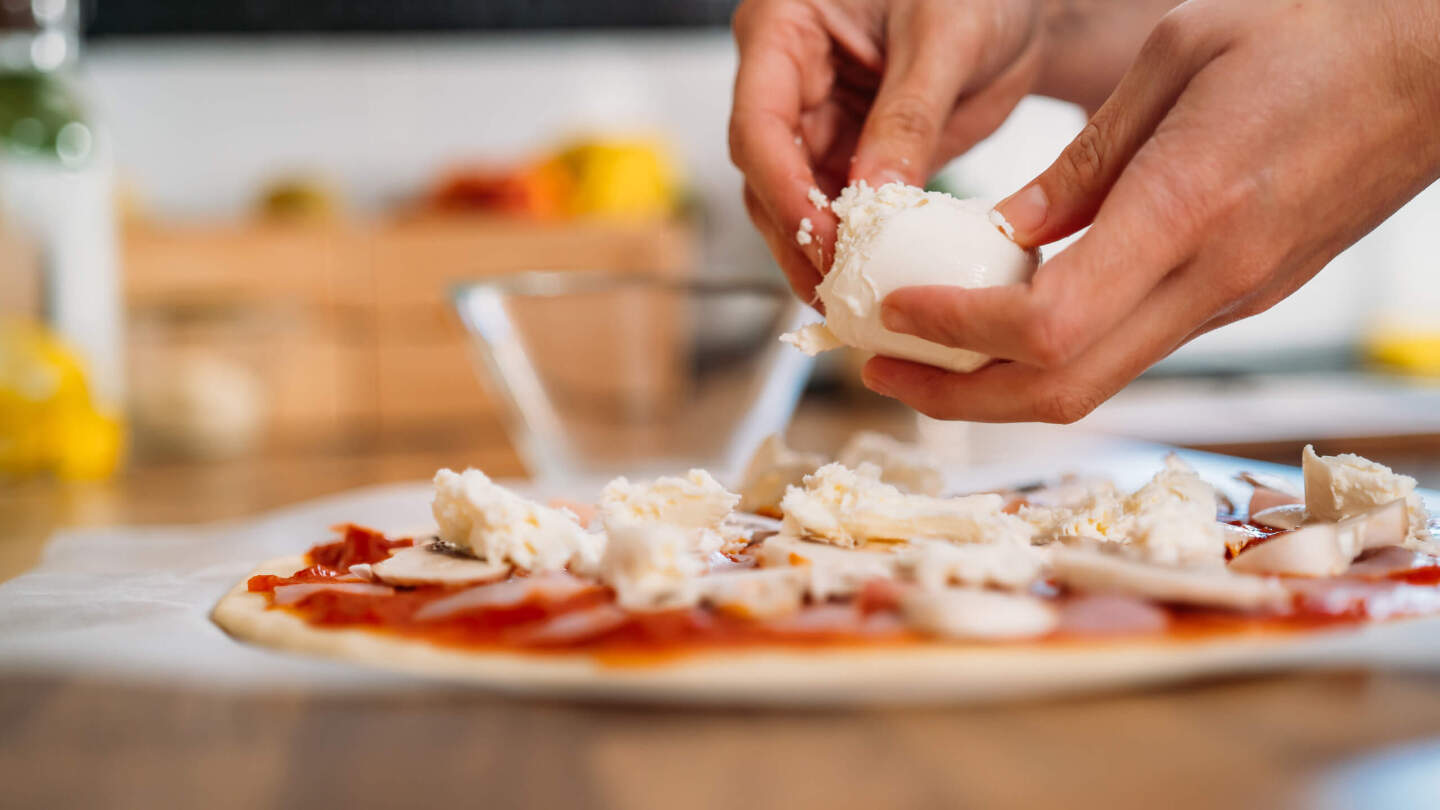 Почему для пиццы лучше использовать моцареллу