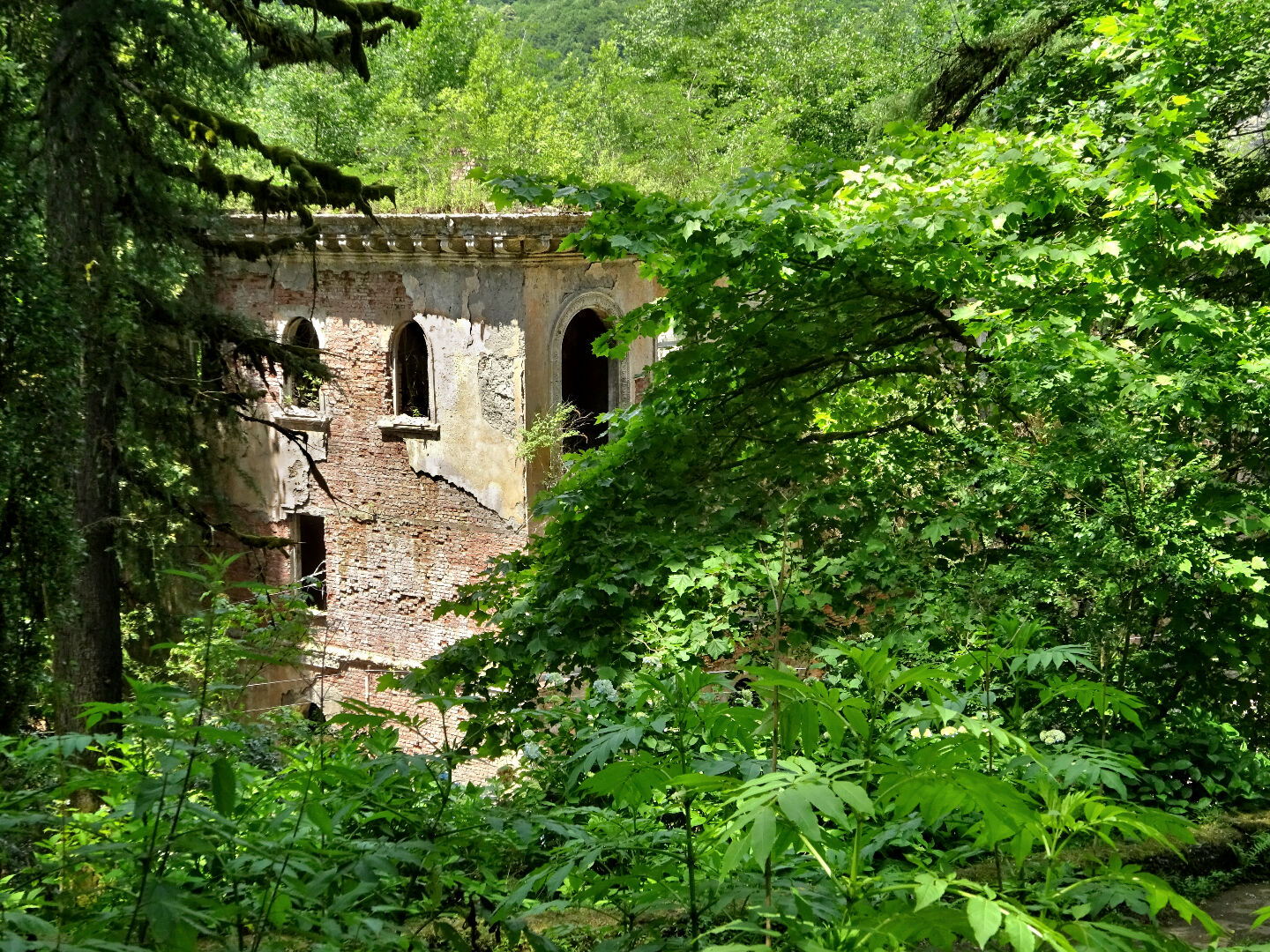 Абхазия город призрак акармара фото