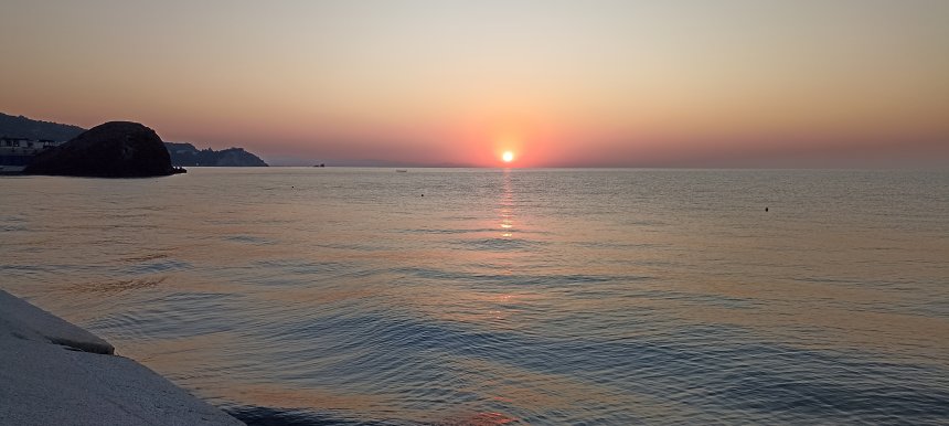 Крым. Рассвет над морем - Людмила