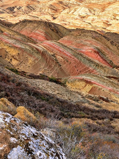 Цветные горы Гареджийской пустыни -  