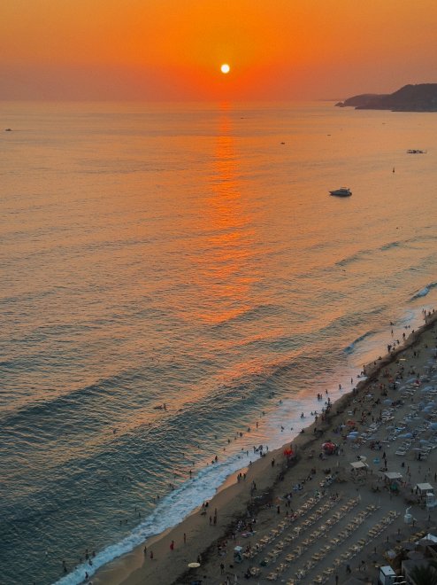 Пролетая над закатом. -  