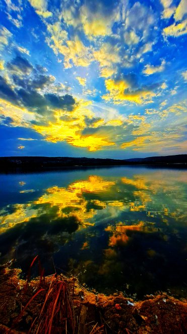 Закат на озере -  