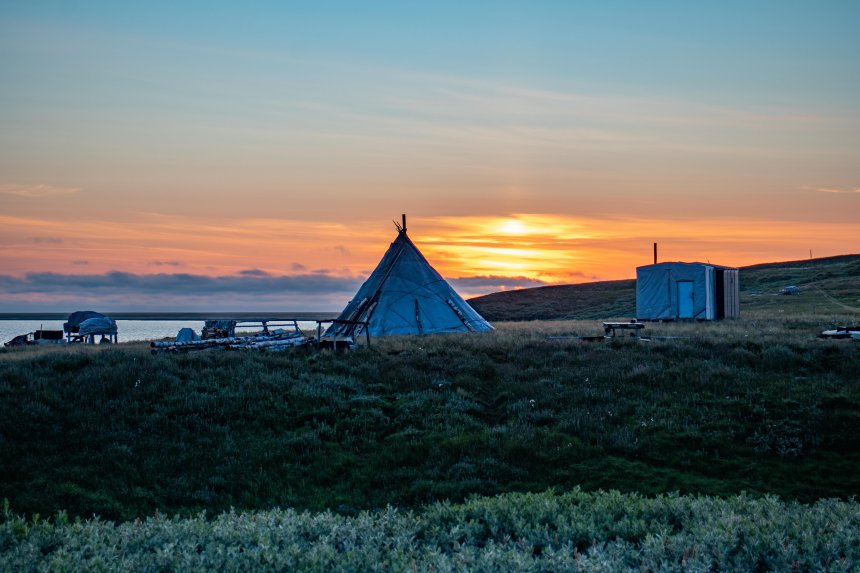 закат в Ямальской тундре. Sunset in the Yamal tundra -  