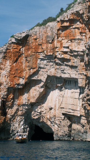 Горная пещера -  