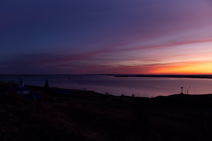 Над вечным покоем -  