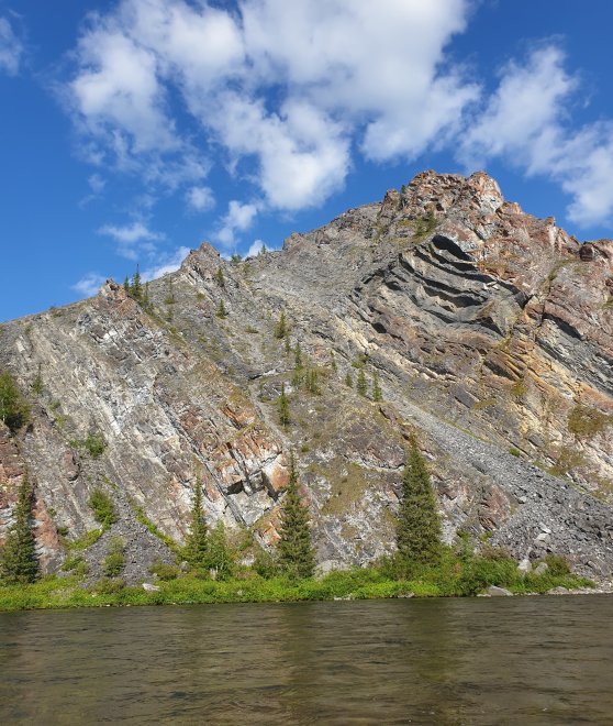 Скалы на реке Кожим -  