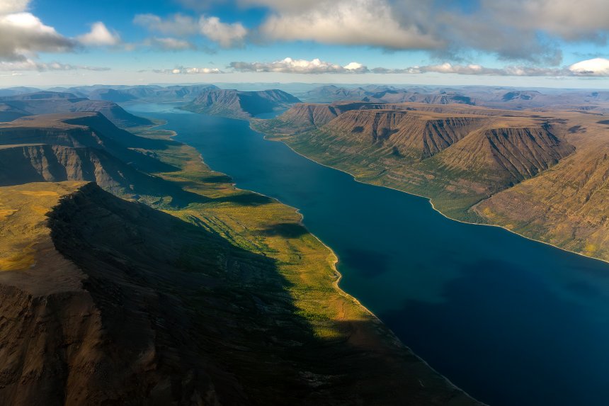 Озеро Лама в окружении бескрайних просторов Плато Путорана. - Александр Пашеничев