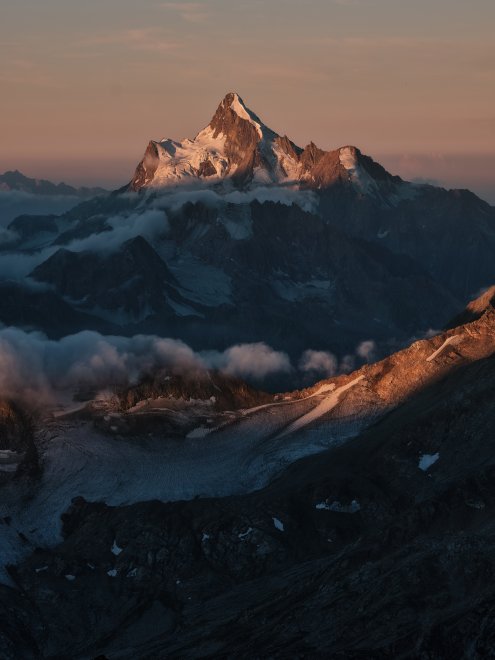 Рассветный вид с Эльбруса - Константин Шамин