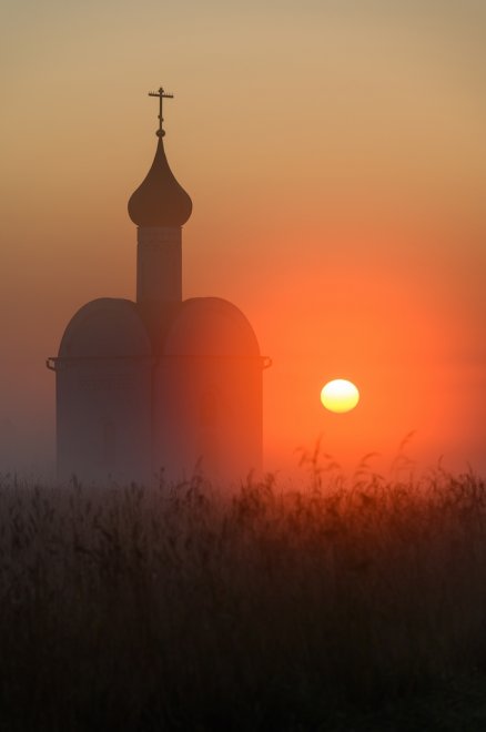 Рассвет у Старого Изборска -   (1/4)