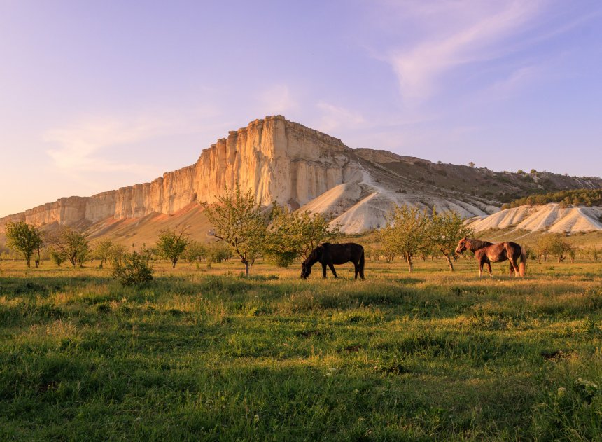 Закат у горы Ак-Кая -  