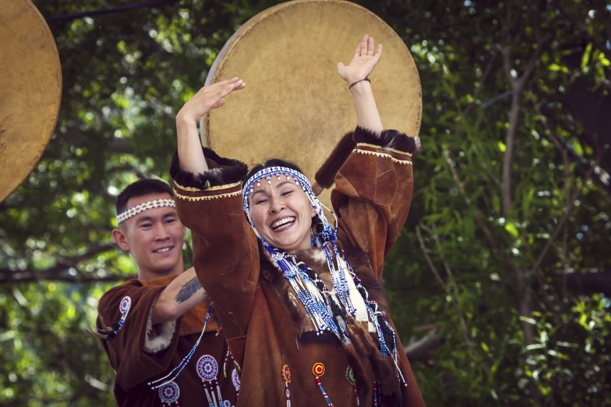 Под музыку бубна - Дмитрий Уткин