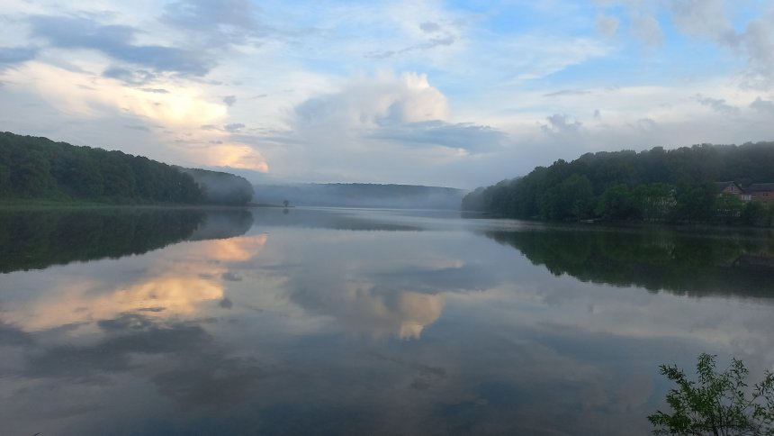 Рассвет на реке Воронка -  