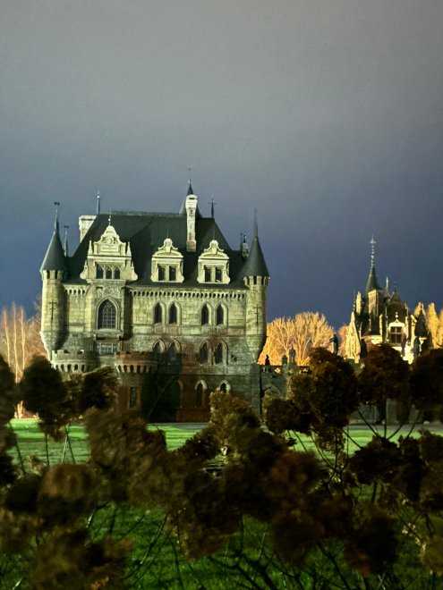 Околдованный замок -  