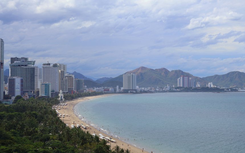 Море, лодки, небоскребы -   (1/8)