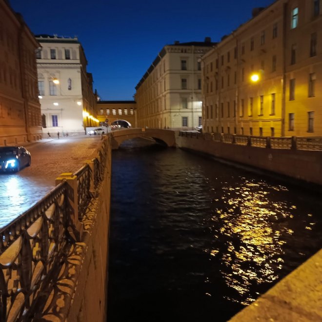 Ночная прогулка по реке Неве, по Набережной и разведение моста для движения теплохода - Василиса (1/3)