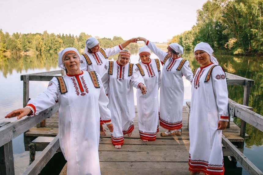 Отдых у пруда -  