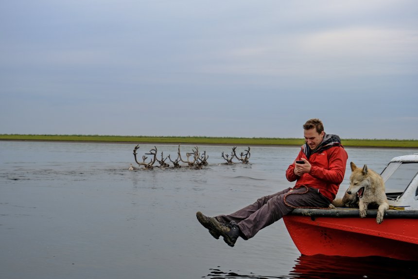 Ничего необычного-просто олени мимо проплыли - Евгений Стренадко