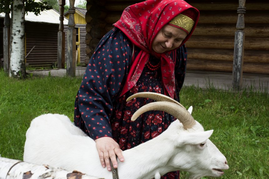 В деревне - Ксения Ескина