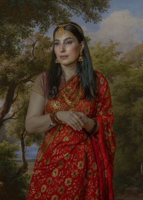 Традиции  Индии - Женщина в красном сари -  