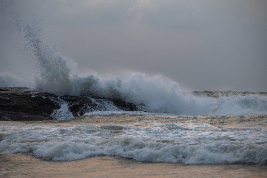 Шторм в Индийском океане -  