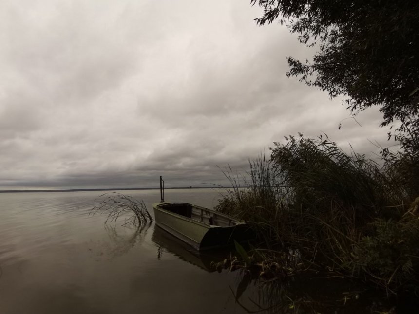 Чарующее озеро Неро в непогоду -  