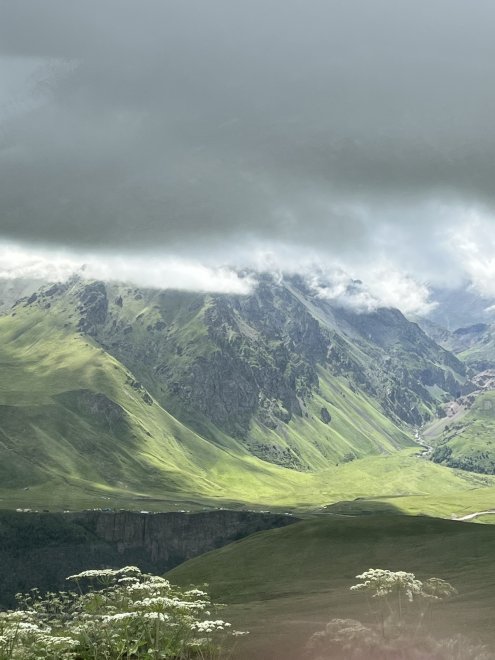 Где-то в горах - Виктор Куроптев