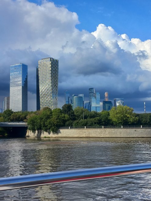 Небо над Москвой - Елена