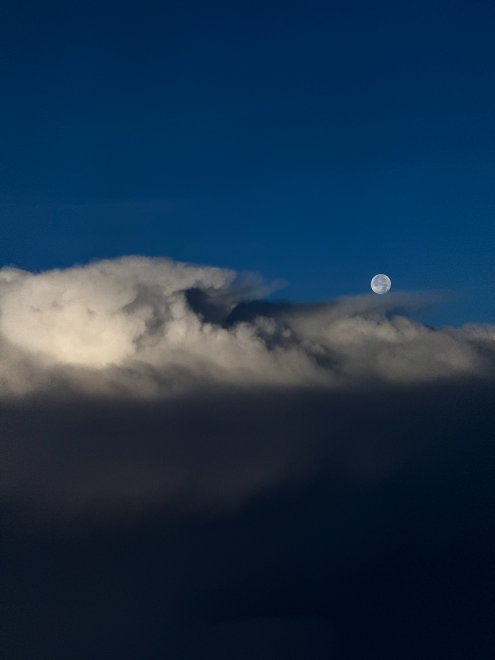 Маяк в облаках -  