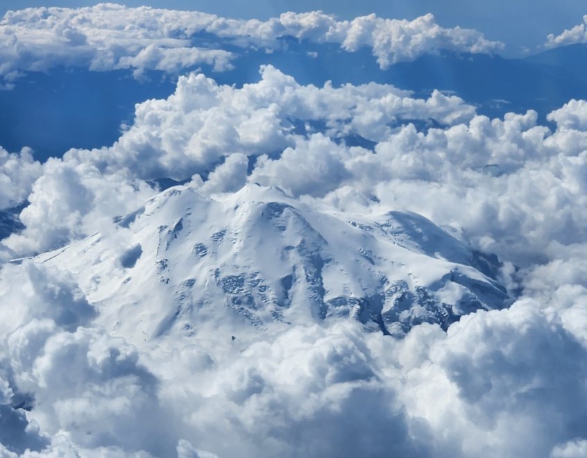 Над Эльбрусом - Алиса Кравченко