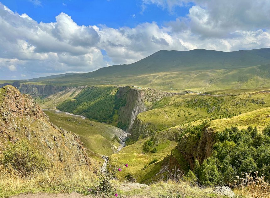 Живописные горы Приэльбрусья -   (1/3)
