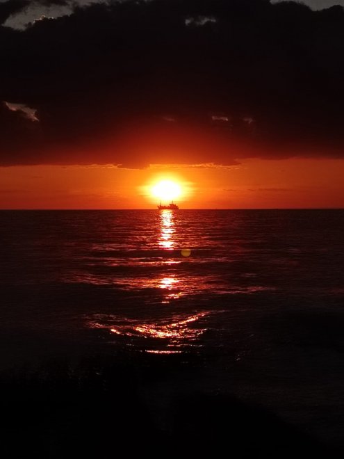 За каждым закатом наступает рассвет - Александра