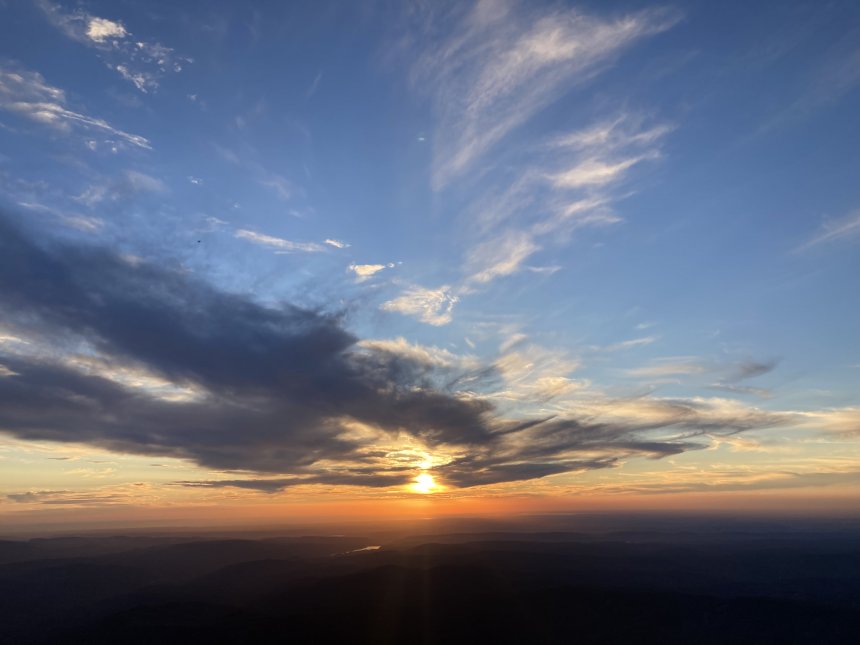Летний закат в горах -  