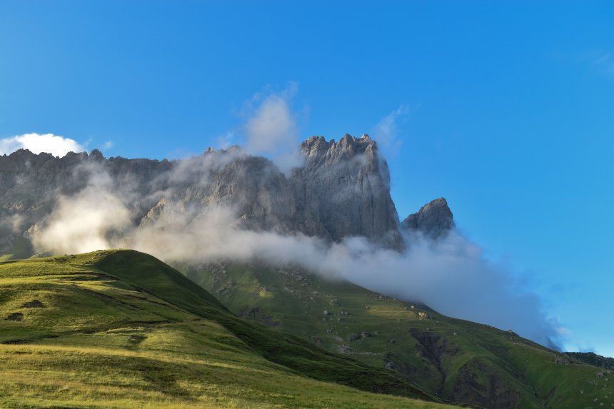 Дыхание облаков над горами -  