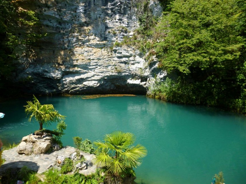 Голубое озеро – сказочный уголок -  